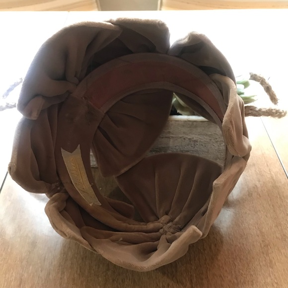 Velvet hat - Picture 3 of 3